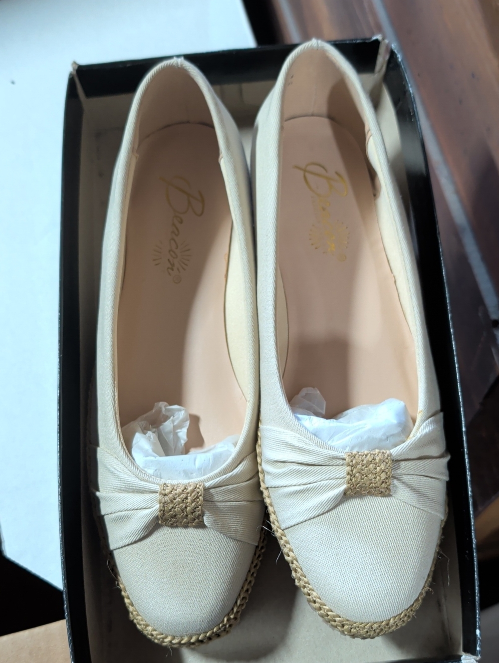 Beacon Women's Cream Bow Espadrille Flats